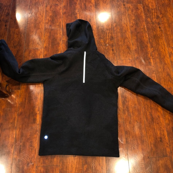lululemon stratum hoodie